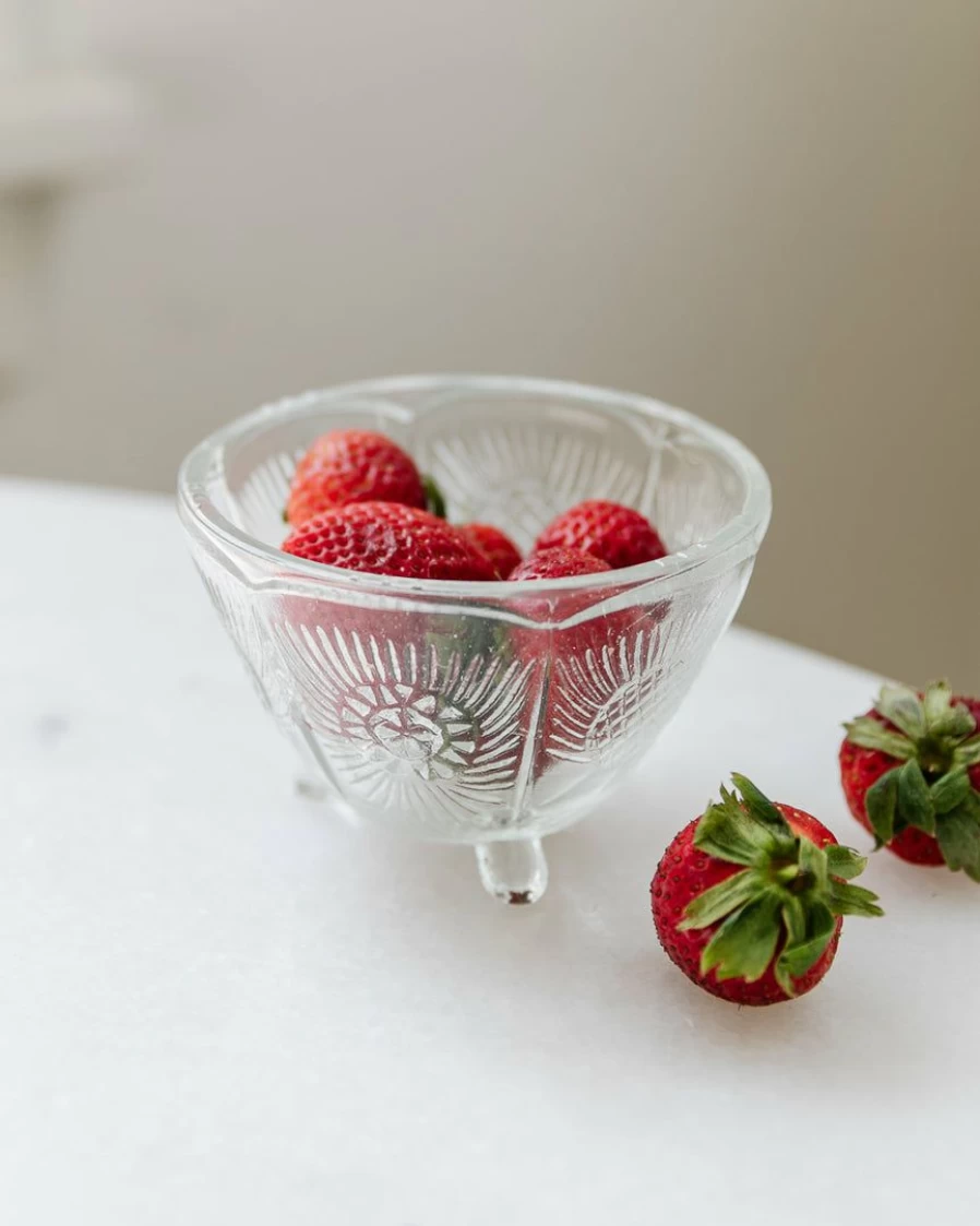 Vintage Glass Footed Bowl - Elegant Decorative Serving Dish for Dining & Entertaining